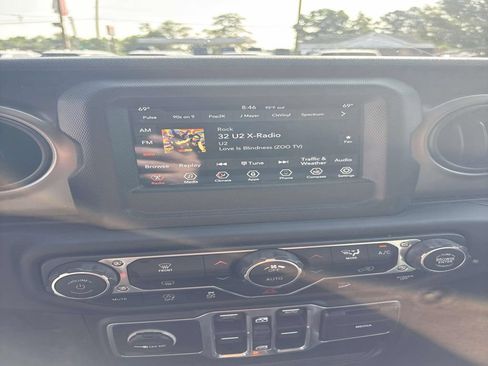 Used 2018 Jeep Wrangler Unlimited Sport S AWD/4WD image 14