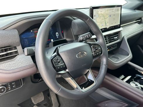 Used 2025 Ford Explorer Platinum image 13