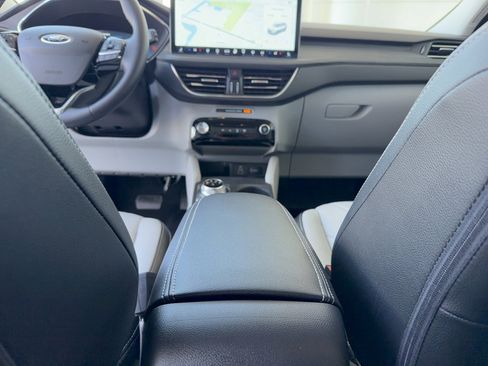 Certified 2025 Ford Escape SE w/ PHEV Premium Package FWD image 29