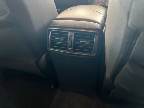 Used 2018 Nissan Rogue S AWD/4WD image 19