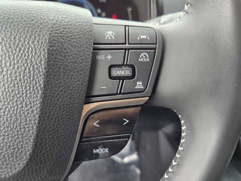 Used 2025 Toyota Camry SE image 16