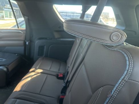 Used 2021 Chevrolet Suburban High Country w/ Premium Package image 17