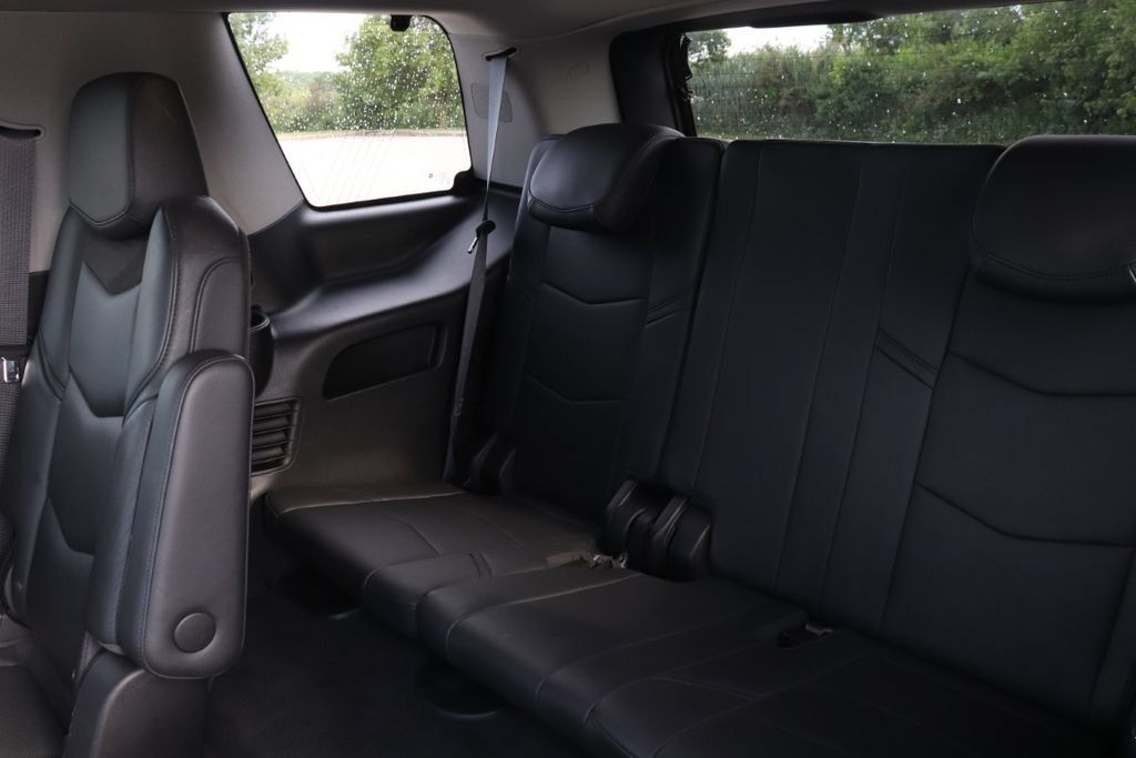 Used 2017 Cadillac Escalade Luxury AWD/4WD image 17
