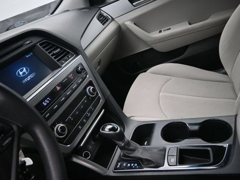 Used 2017 Hyundai Sonata SE FWD image 17
