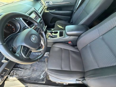 Used 2020 Jeep Grand Cherokee Laredo RWD image 13
