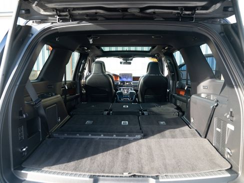 Used 2018 Lincoln Navigator Reserve w/ Technology Package image 36