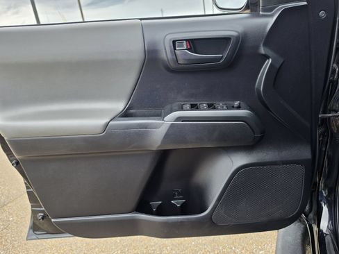 Used 2020 Toyota Tacoma SR w/ SR Convenience Package RWD image 13