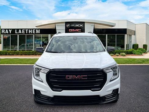 Used 2023 GMC Terrain SLE w/ Driver Convenience Package FWD image 7