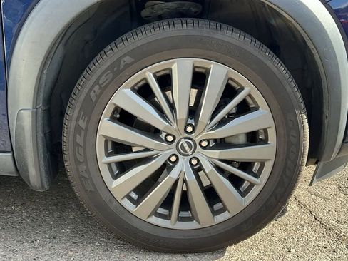 Used 2022 Nissan Pathfinder SL w/ SL Premium Package FWD image 5