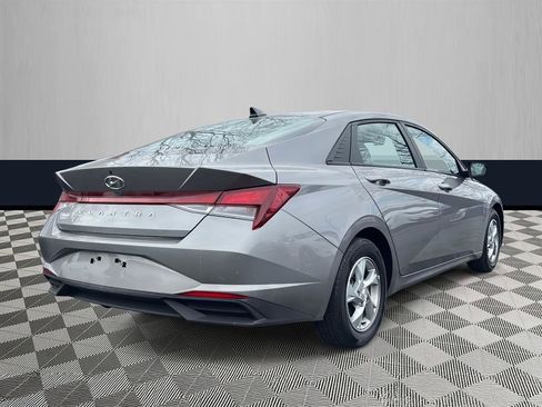 Used 2023 Hyundai Elantra SE image 5