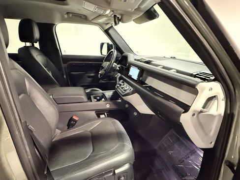 Used 2022 Land Rover Defender 110 S image 40