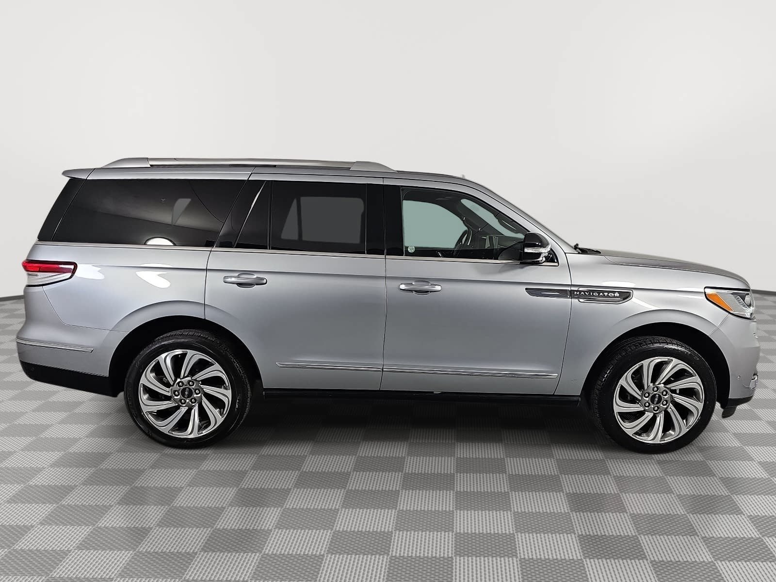 Used 2023 Lincoln Navigator Reserve AWD/4WD image 9