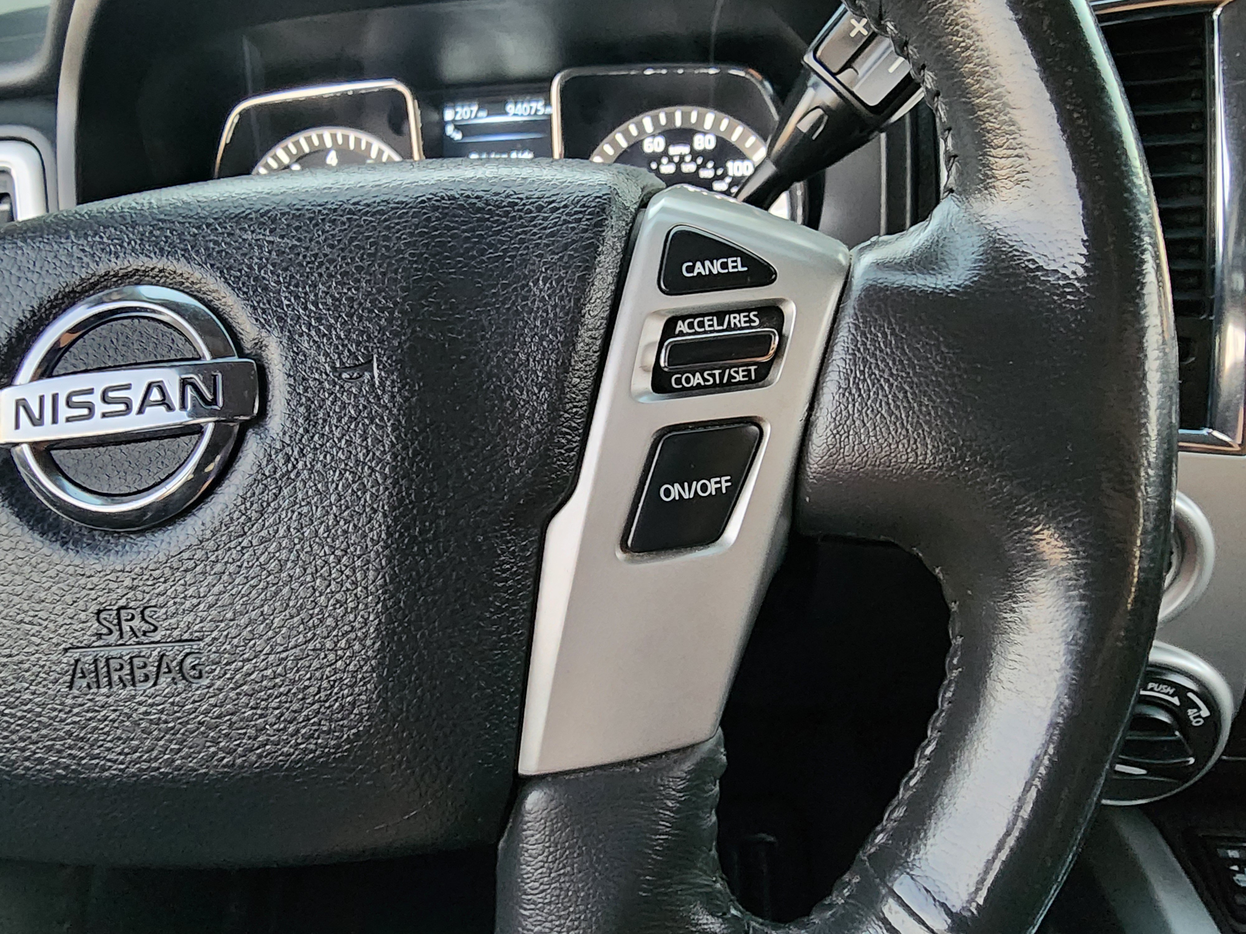 Used 2018 Nissan Titan SV w/ SV Convenience Package AWD/4WD image 34