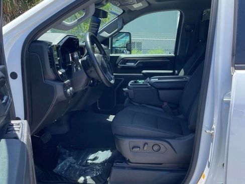 Used 2025 Chevrolet Silverado 2500 LT w/ Convenience Package AWD/4WD image 10