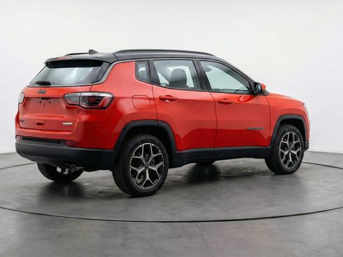 Used 2025 Jeep Compass Limited AWD/4WD image 9