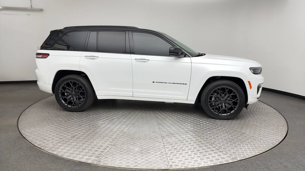 Used 2025 Jeep Grand Cherokee Summit w/ Advanced Protech Group IV AWD/4WD image 9
