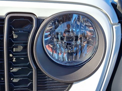 Used 2024 Jeep Wrangler Sport S image 9