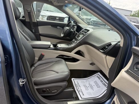 Used 2019 Lincoln Nautilus Reserve FWD image 10