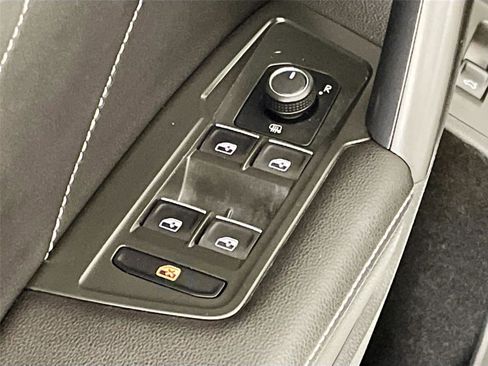 Used 2024 Volkswagen Tiguan SE AWD/4WD image 20