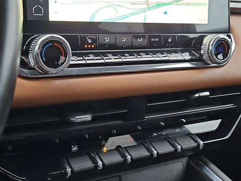 Used 2023 GMC Canyon AT4 image 15