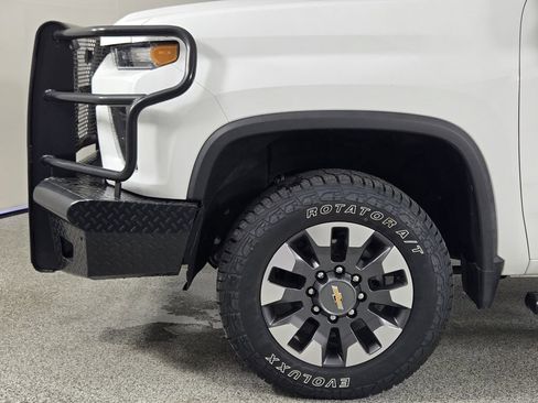 Used 2021 Chevrolet Silverado 2500 Custom w/ Custom Value Package AWD/4WD image 8