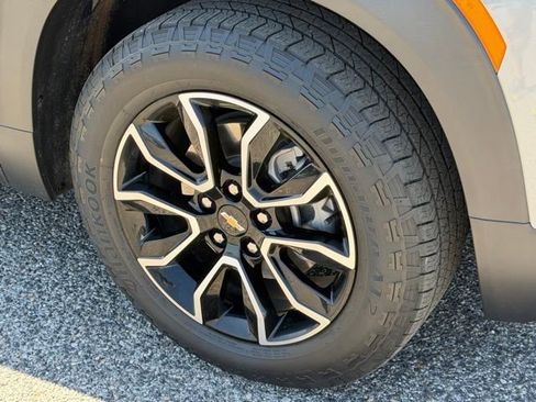 Used 2023 Chevrolet TrailBlazer ACTIV w/ Convenience Package image 9