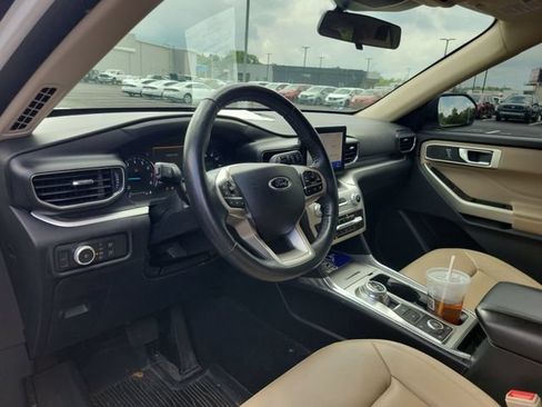 Used 2020 Ford Explorer XLT w/ Equipment Group 202A AWD/4WD image 19
