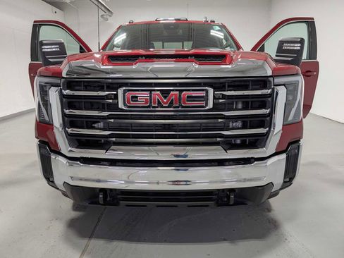 Used 2024 GMC Sierra 2500 SLE w/ SLE Value Package; image 14