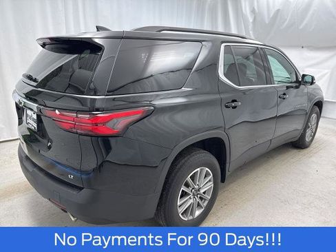 Used 2022 Chevrolet Traverse LT image 3