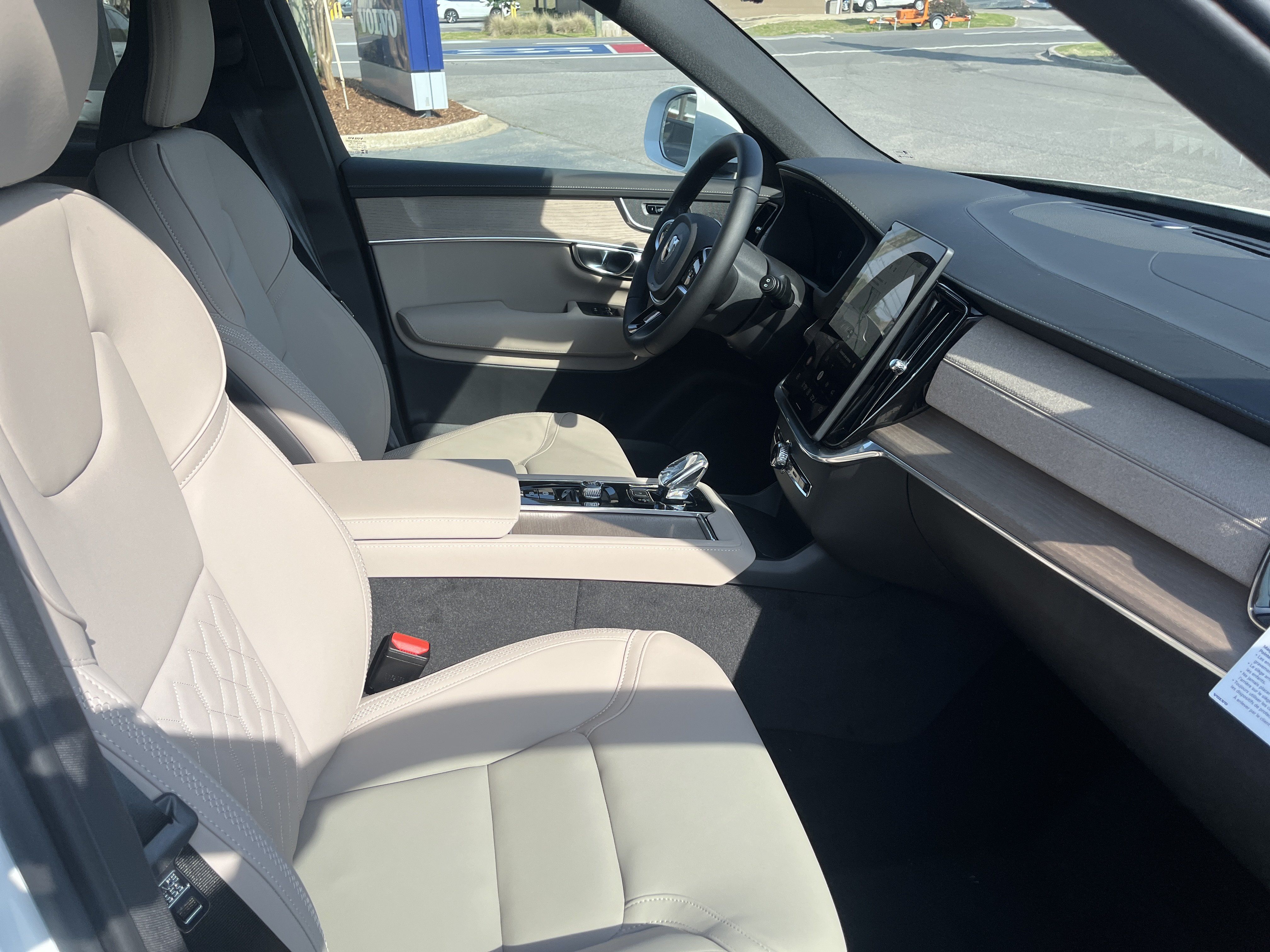 New 2026 Volvo XC90 T8 Core w/ Protection Package Premier AWD/4WD image 25