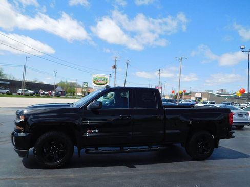 Used 2018 Chevrolet Silverado 1500 LT w/ Midnight Edition AWD/4WD image 5