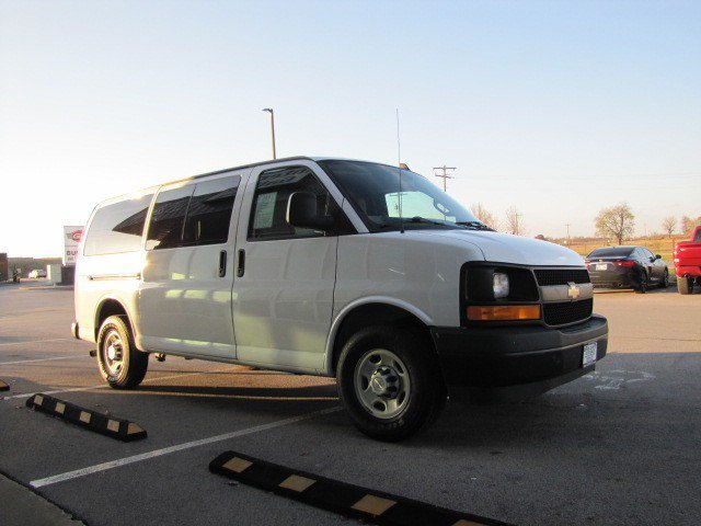 Used 2017 Chevrolet Express 2500 RWD image 3