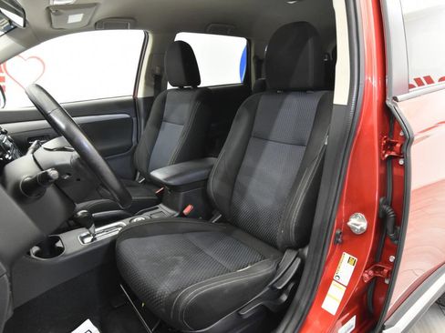 Used 2016 Mitsubishi Outlander ES image 11