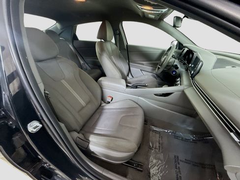Used 2023 Hyundai Elantra SE image 28