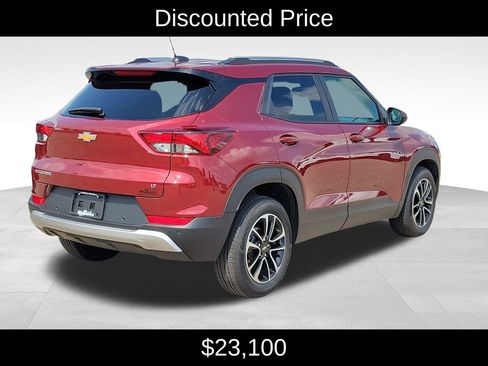 Used 2024 Chevrolet TrailBlazer LT w/ Convenience Package FWD image 3