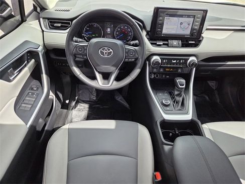 Used 2022 Toyota RAV4 XLE Premium image 21