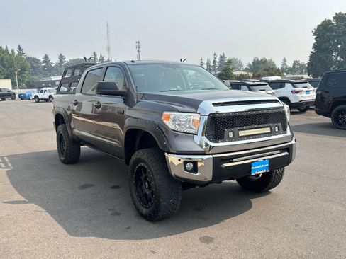 Used 2016 Toyota Tundra Limited w/ Limited Premium Package AWD/4WD image 7