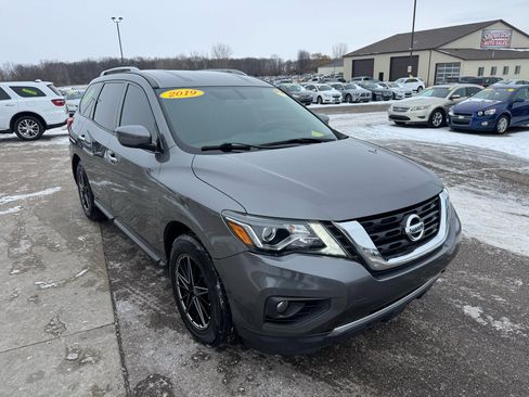 Used 2019 Nissan Pathfinder SV image 3