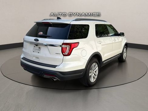 Used 2018 Ford Explorer XLT AWD/4WD image 5