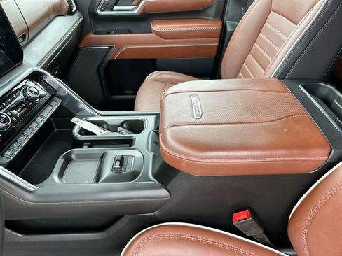 Used 2024 GMC Sierra 2500 Denali Ultimate image 21