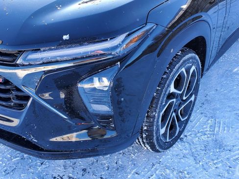 Used 2024 Chevrolet Trax RS w/ Sunroof Package image 11