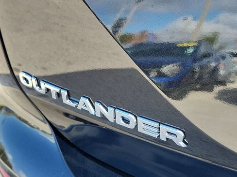 New 2026 Mitsubishi Outlander SE FWD image 9
