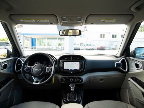 Used 2022 Kia Soul LX FWD image 14