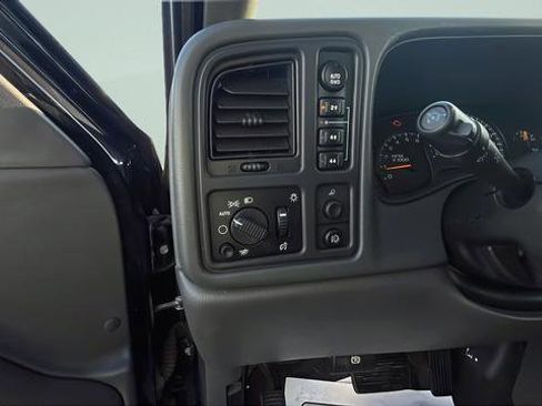 Used 2005 GMC Sierra 1500 SLT w/ Light Duty Power Package image 11