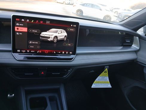 New 2026 Volkswagen Tiguan SE R-Line image 17