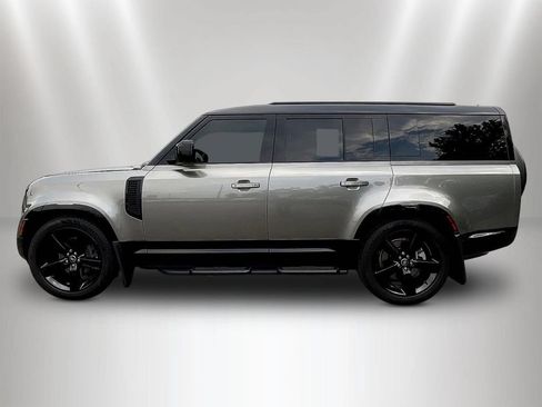 Used 2025 Land Rover Defender 130 X-Dynamic SE AWD/4WD image 8
