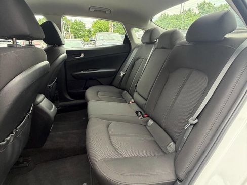 Used 2018 Kia Optima LX w/ 17" Alloy Wheels Package FWD image 12