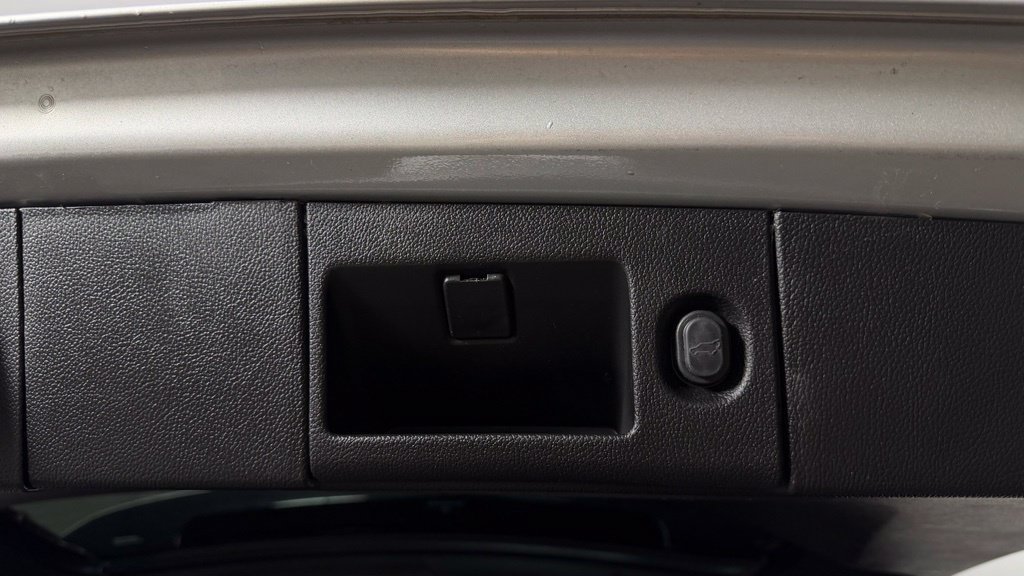Used 2020 GMC Yukon SLT AWD/4WD image 14