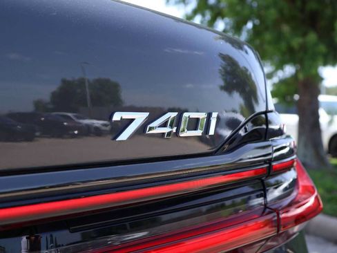 Used 2022 BMW 740i xDrive w/ M Sport Package AWD/4WD image 7