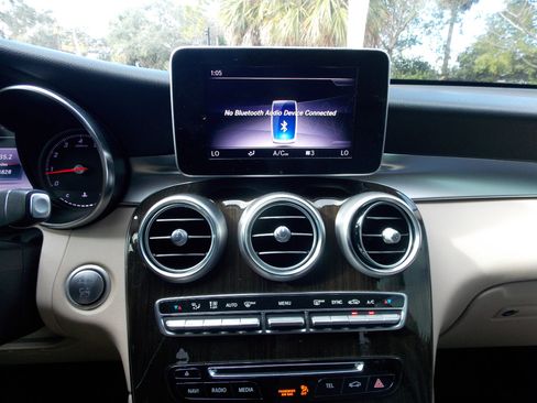 Used 2019 Mercedes-Benz GLC 300 image 14